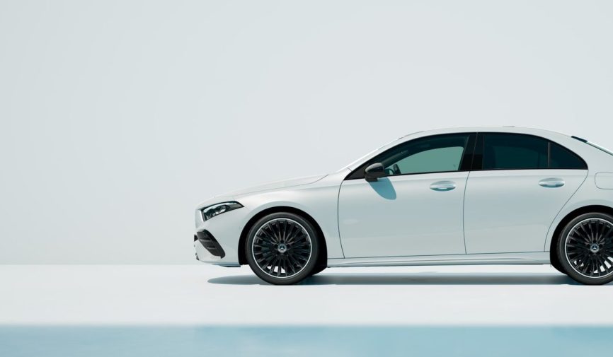 mercedes-benz-a-class-v177-modern-luxury-landingpage-stage-3840x1707-11-2022