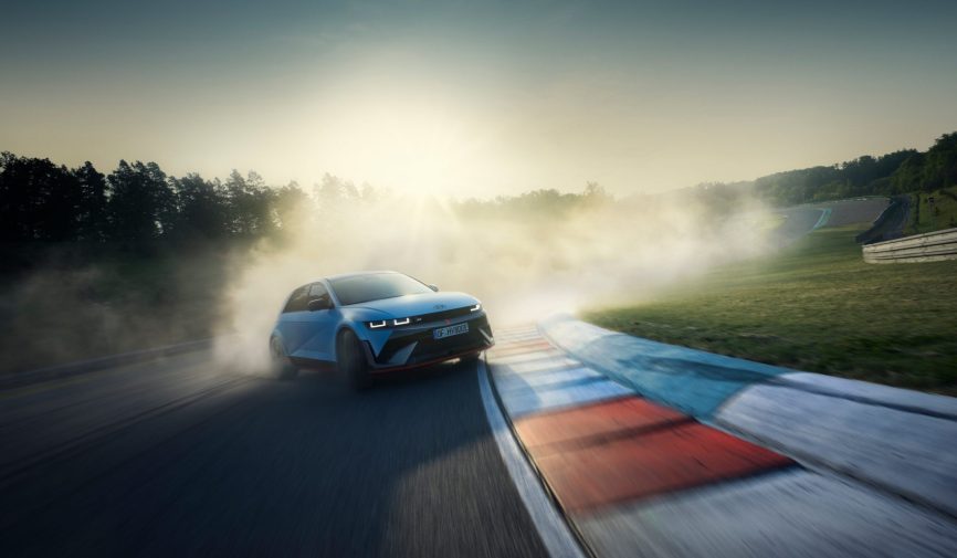 01ioniq5nexteriordrivingcircuitfront01