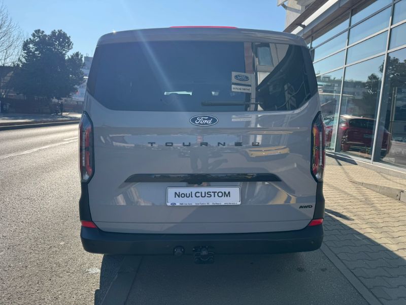 Ford Tourneo Custom Bus 320 2.0 EcoBlue 170 CP