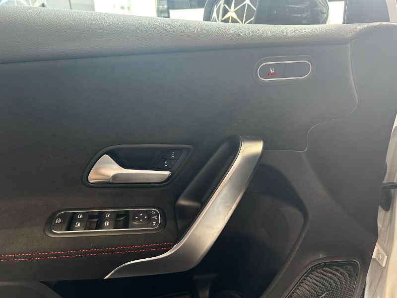 Mercedes-Benz Clasa A 220 4Matic 7G-DCT AMG Line