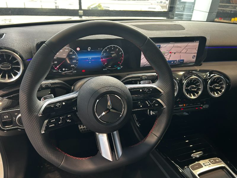 Mercedes-Benz Clasa A 220 4Matic 7G-DCT AMG Line