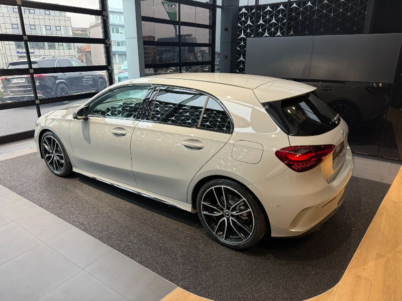 Mercedes-Benz Clasa A 200 Sedan MHEV 7G-DCT