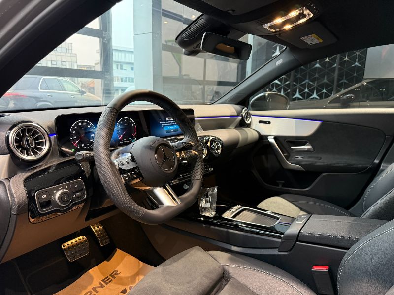 Mercedes-Benz Clasa A 200 Sedan MHEV 7G-DCT